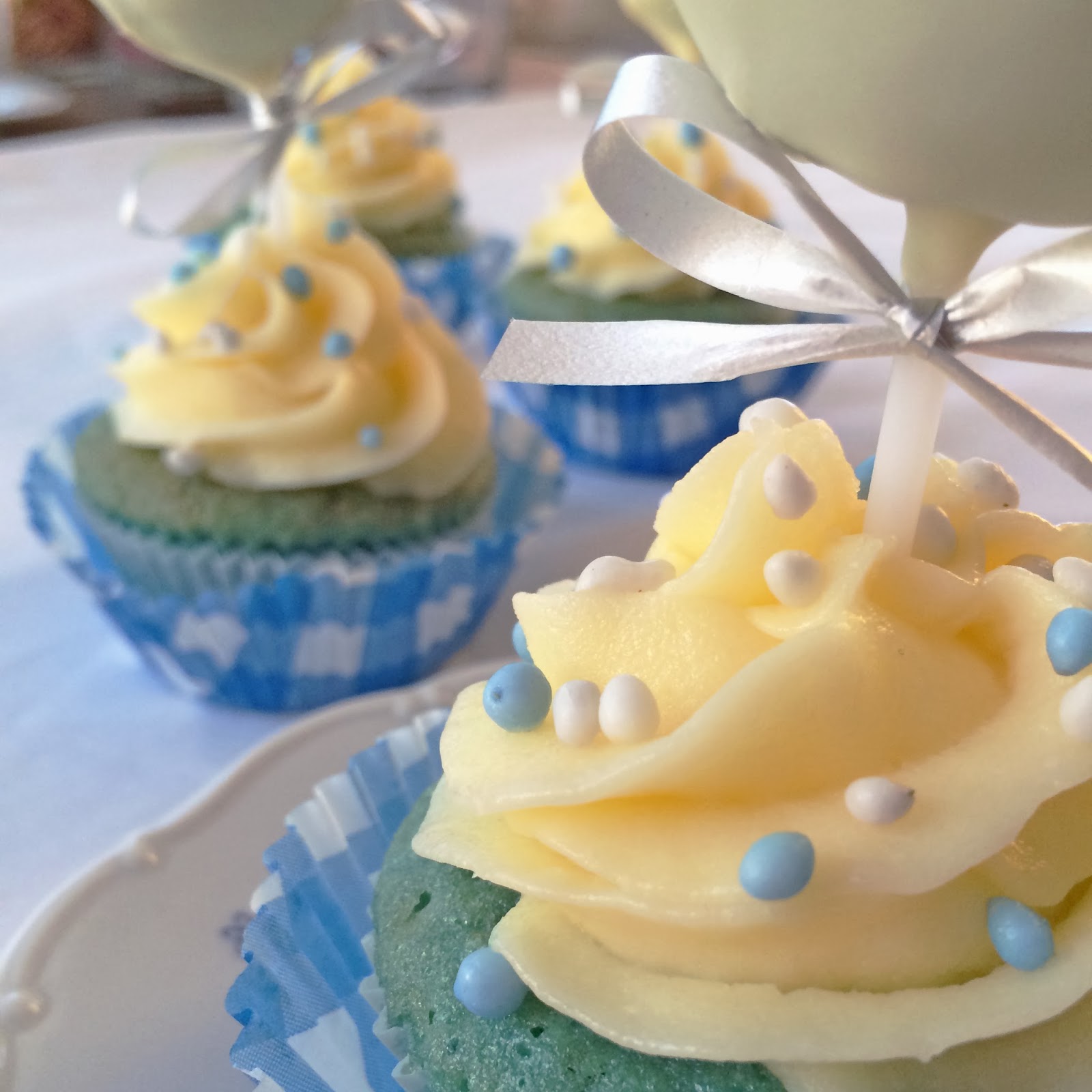 LEKKERSVANKIRA BLUE BABY SHOWER CUPCAKES