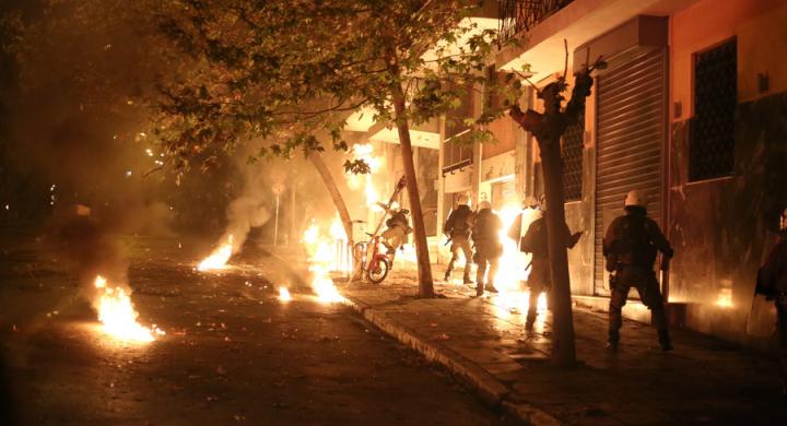 Στον εισαγγελέα οι συλληφθέντες μέχρι να τους αμολήσουν έξω με μια εντολή - Στην εντατική η αριστερή δικηγόρος που τραυματίστηκε απο τα συντρόφια της Στον εισαγγελέα οι συλληφθέντες μέχρι να τους αμολήσουν έξω με μια εντολή - Στην εντατική η αριστερή δικηγόρος που τραυματίστηκε απο τα συντρόφια της
