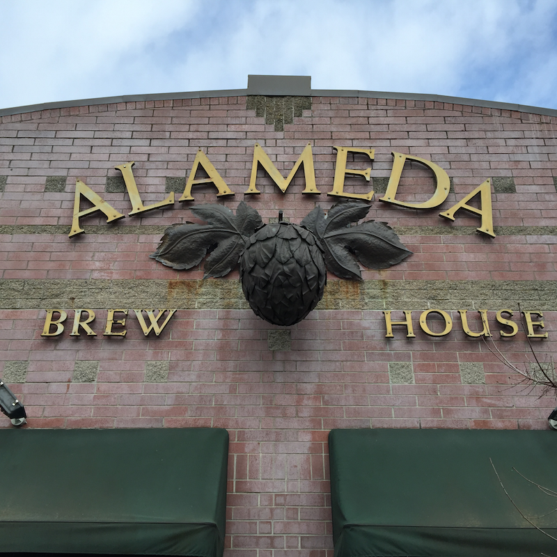 Happy Hour at Alameda Brewhouse in Portland's Beaumont district