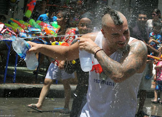 الاحتفال بمهرجان "يوم الماء" تايلند 7.jpg