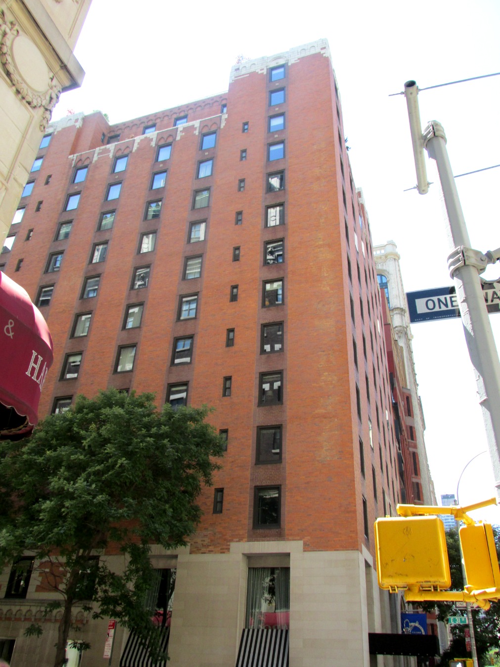 Midtown Blogger/Manhattan Valley Follies Roger Hotel once the Roger Williams, many moons ago