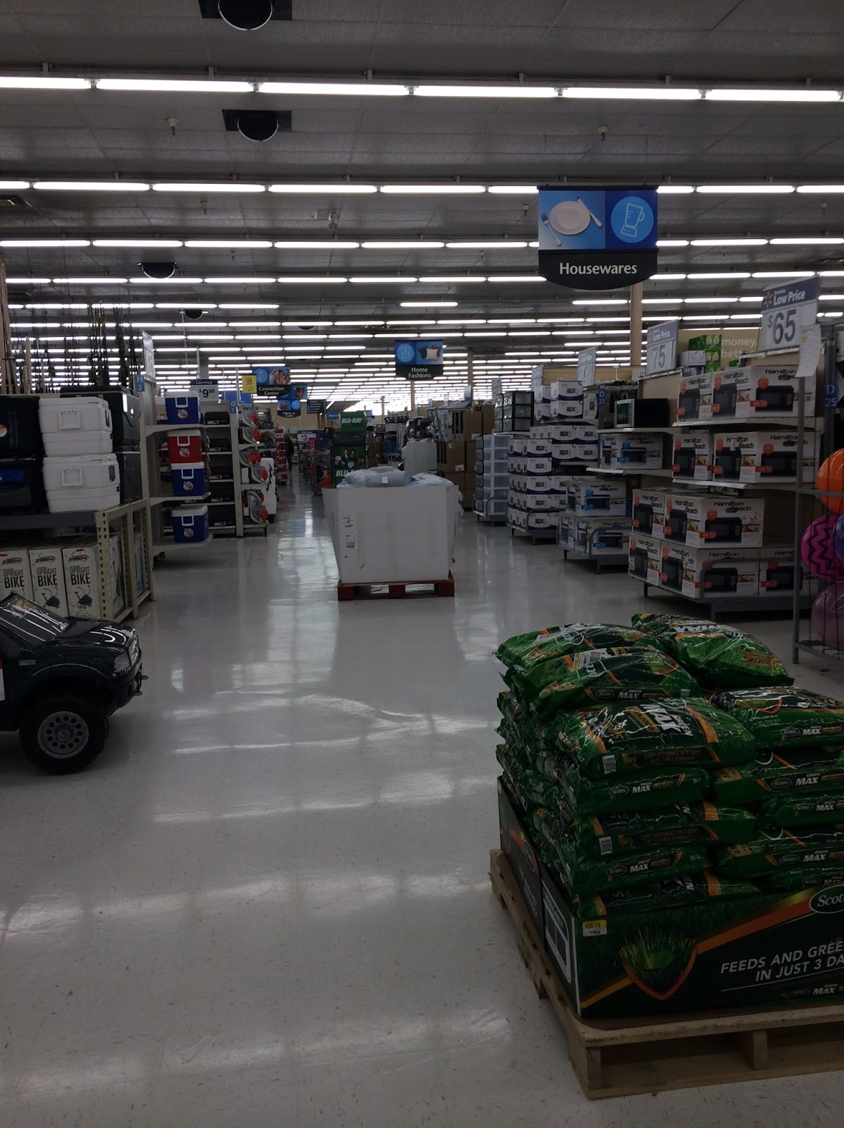 Dead and Dying retail: The story of a Wal-Mart inside a Kmart in Huntsville, AL