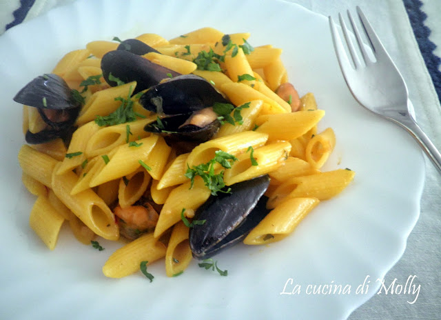 MEZZE PENNE CON COZZE E ZAFFERANO