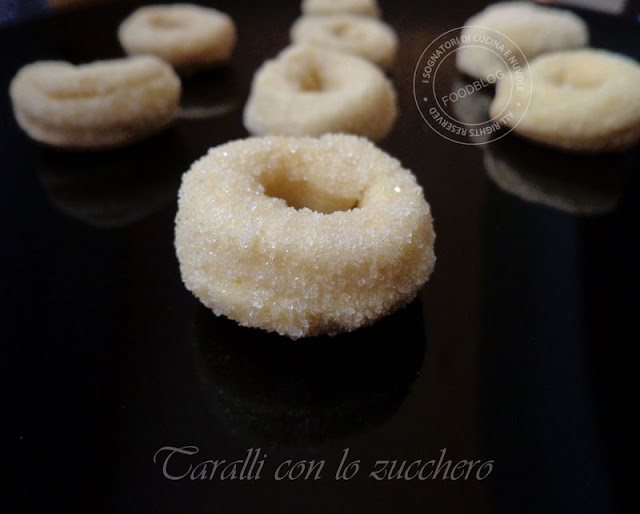 TARALLI CON LO ZUCCHERO