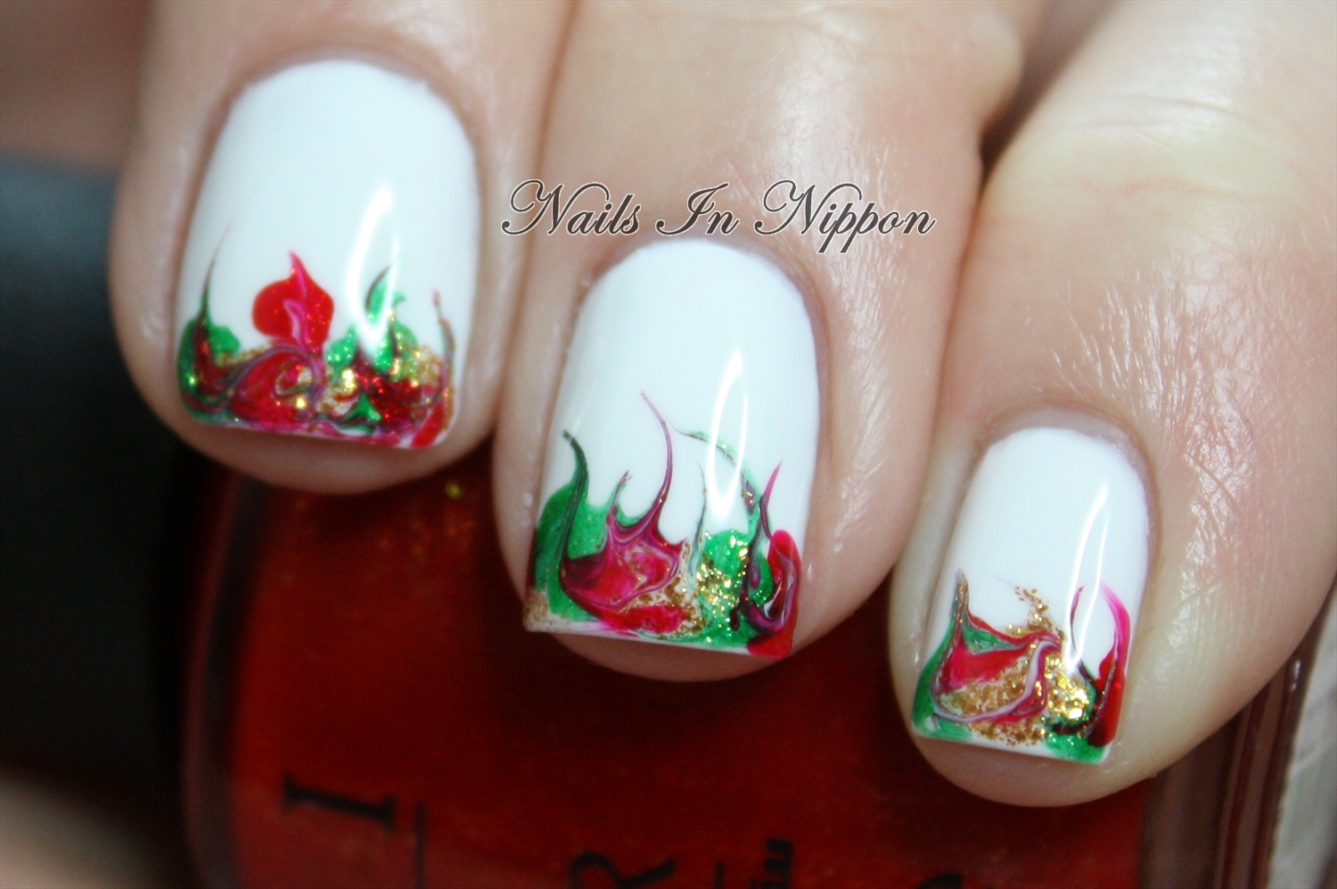 Nails In Nippon Christmas Marbled Tips