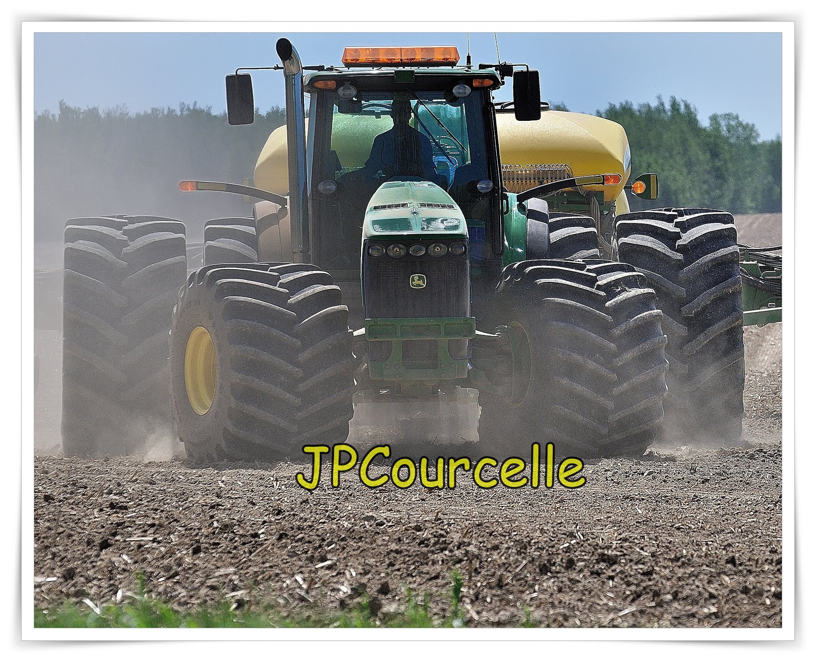 Tracteur spécial pour le printemps