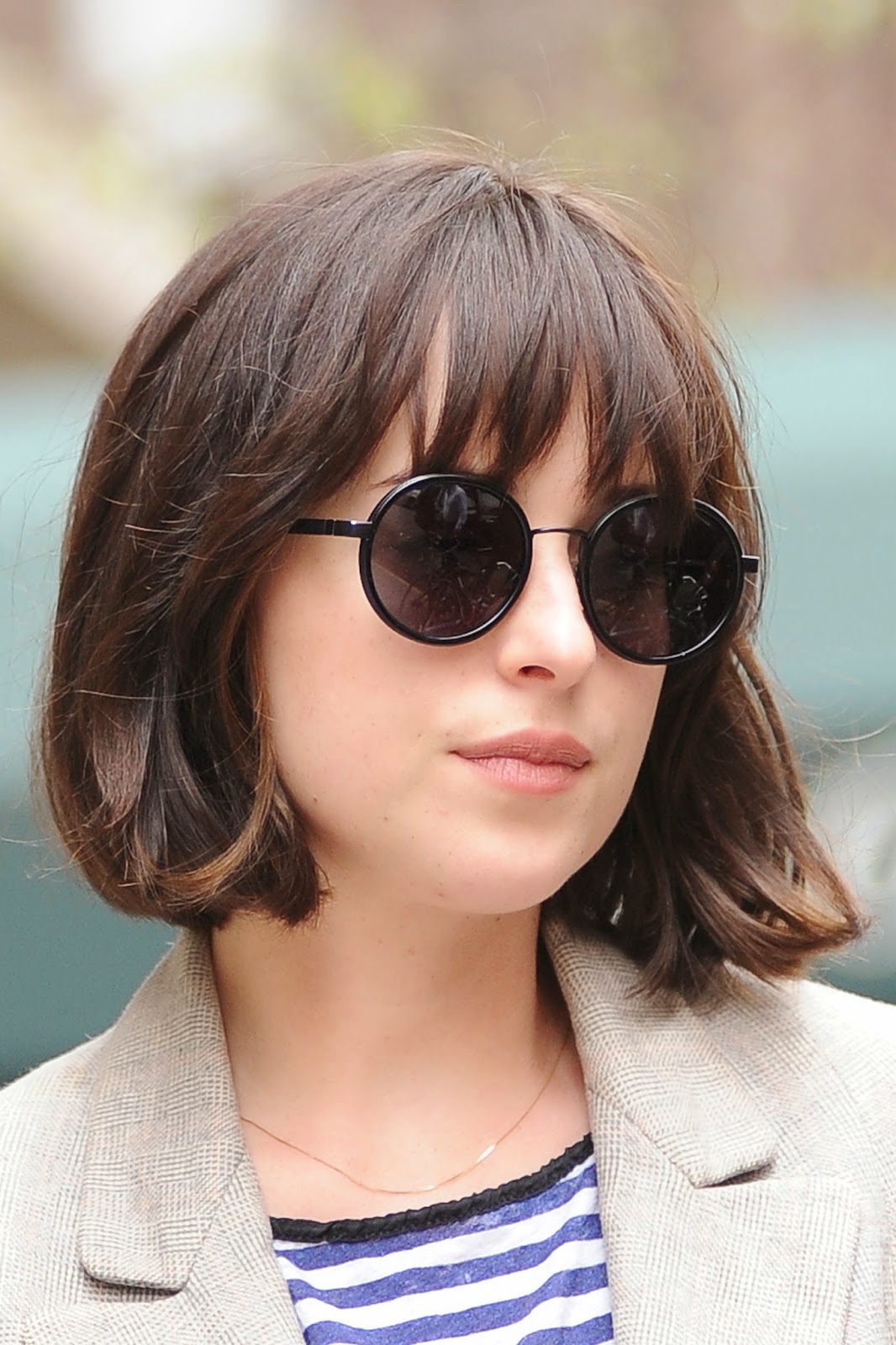 Fifty Shades Updates: HQ PHOTOS: Dakota Johnson out with her mom in NYC