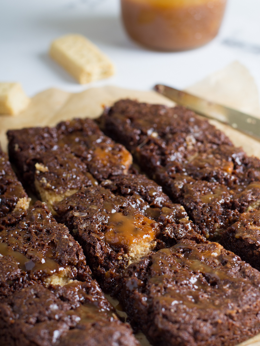 Elena Demyanko Брауни с соленой карамелью и шортбредом / Salted