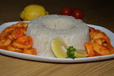 Argolas de lulas em tomatada