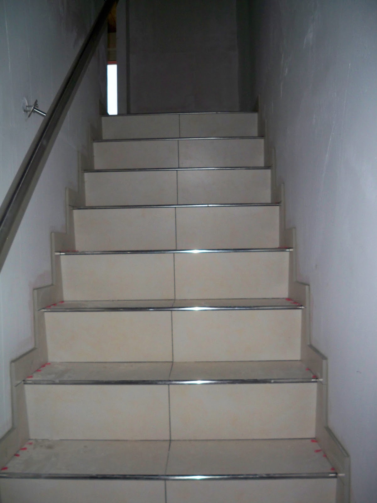 Am Lerchensporn: Fliesenarbeiten Treppen und Gäste WC