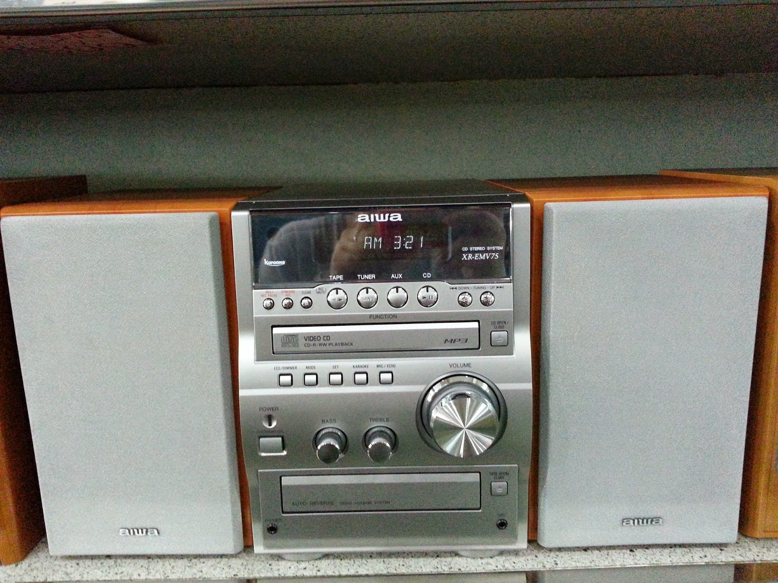 STOCK CLEARANCE for HiFi, Speakers, Amplifiers, Cables, VCR, etc Aiwa Compact Disc Stereo
