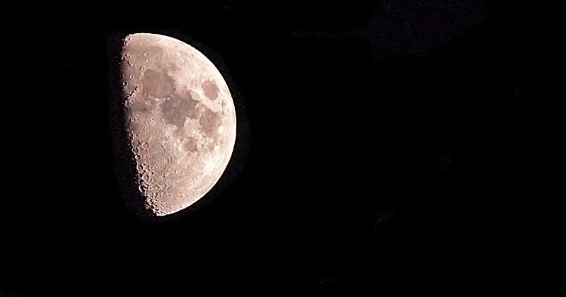 Miguel fotografia: LA LUNA HOY 29-12-2014 Cuarto Creciente Miguel fotografia: LA LUNA HOY 29-12-2014 Cuarto Creciente