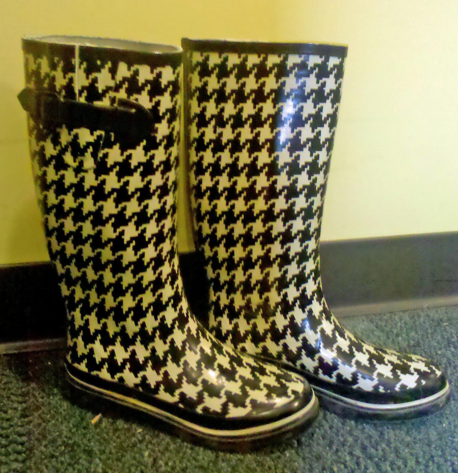 Through the Sole A shoe blog Shoes for Spring What to Wear When it Rains