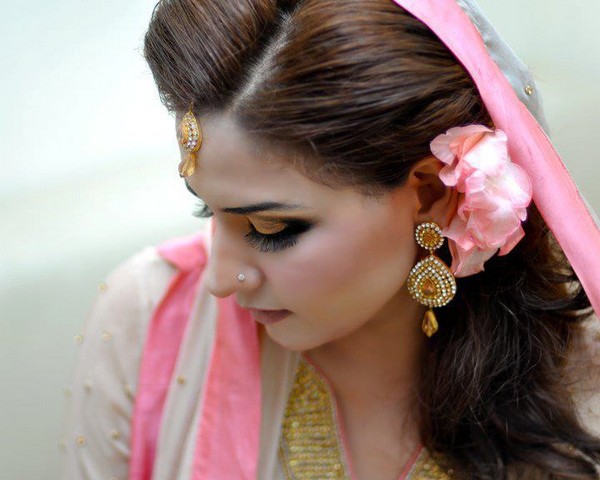 We Hope You Will Like This Stylish Bridal Hairstyle And Makeup Trend