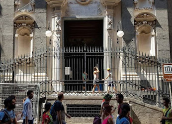 (1) Foto: Chiesa delle Anime del Purgatorio ad Arco. (Napoli)