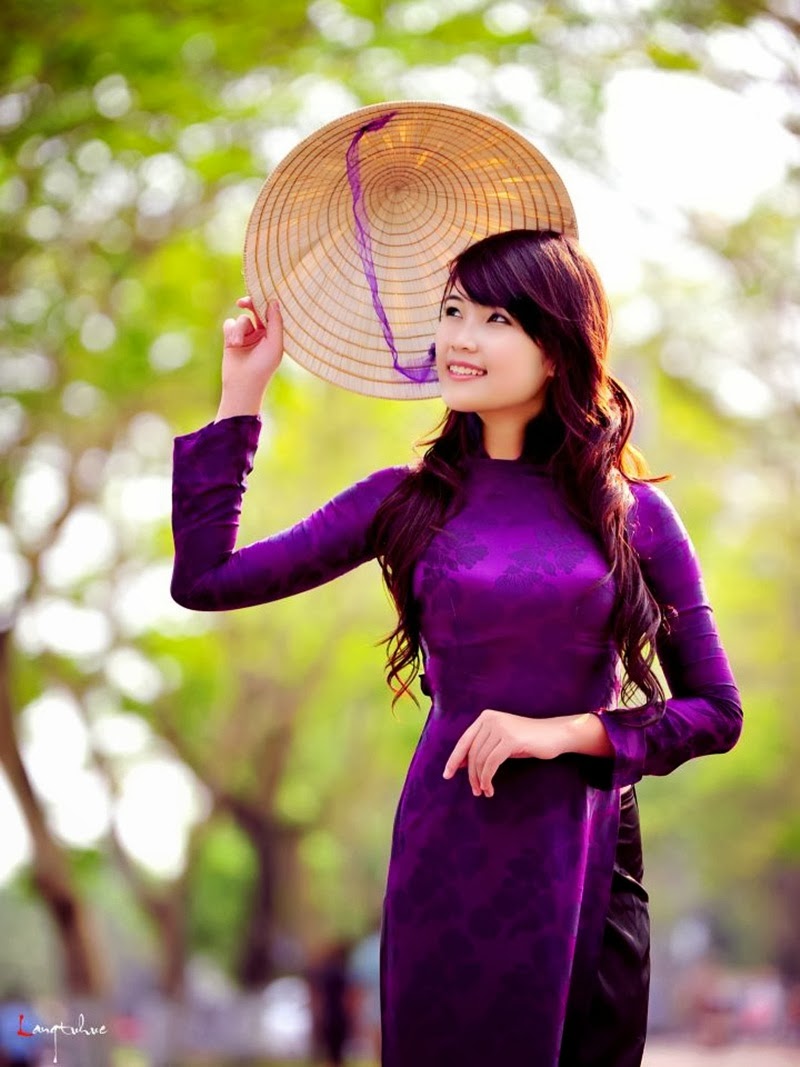 Vietnam Discovery Traditional clothes of Viet women
