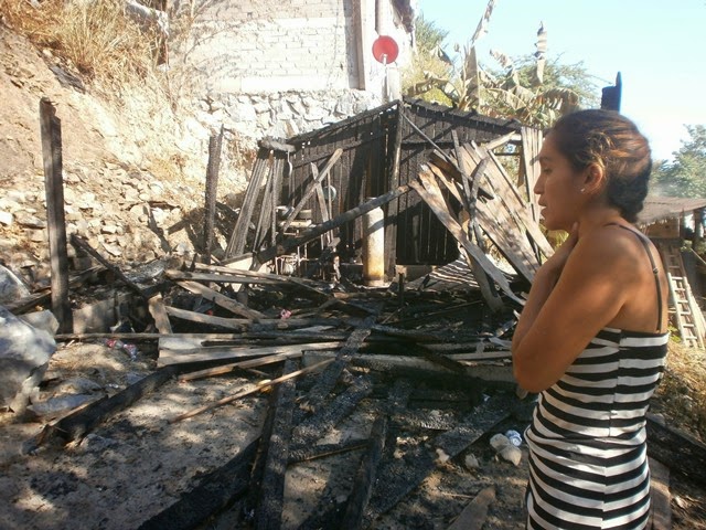 Resultado de imagen para fotos reconstrucciÃ³n de viviendas incendiadas en zihuatanejo
