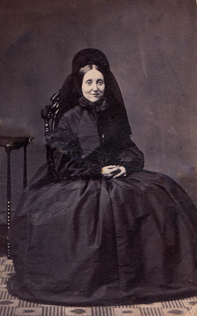 40 Eerie Portraits of Women in Mourning Dress From the Victorian Era