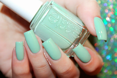 Swatch of nail polish "Fashion Playground" from Essie