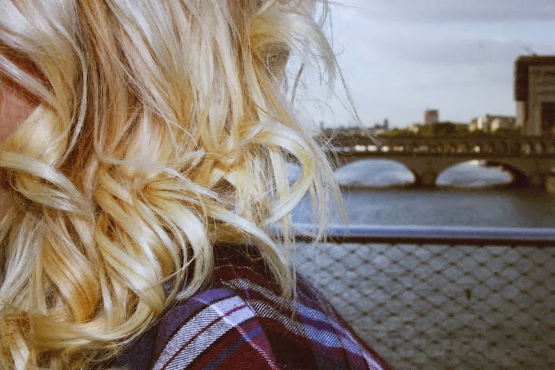 blonde curls details