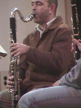 Tocando el Clarinete Bajo.