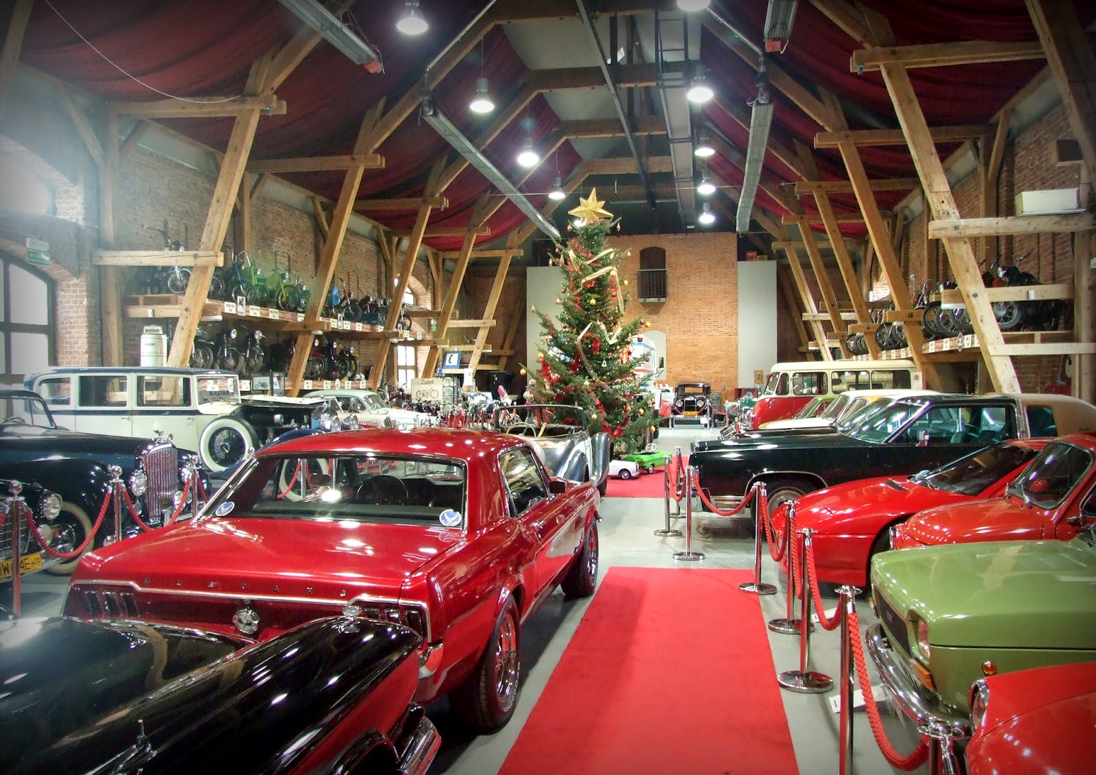 Dom Spotkań Kopaniec Muzeum Motoryzacji .. Zamek Topacz