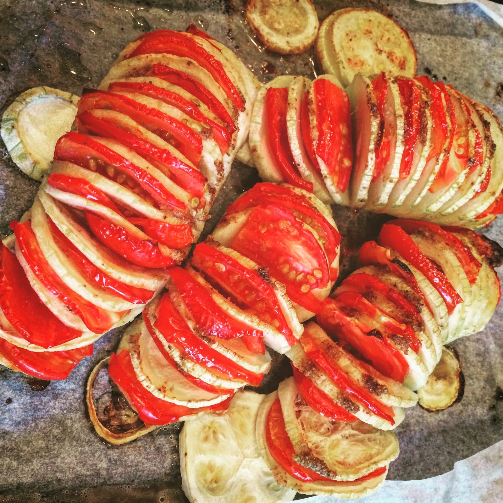 Кабачок гармошка с сыром и помидорами