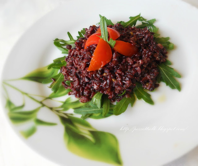 Riso Venere Nero con rucola e pomodorini pachino