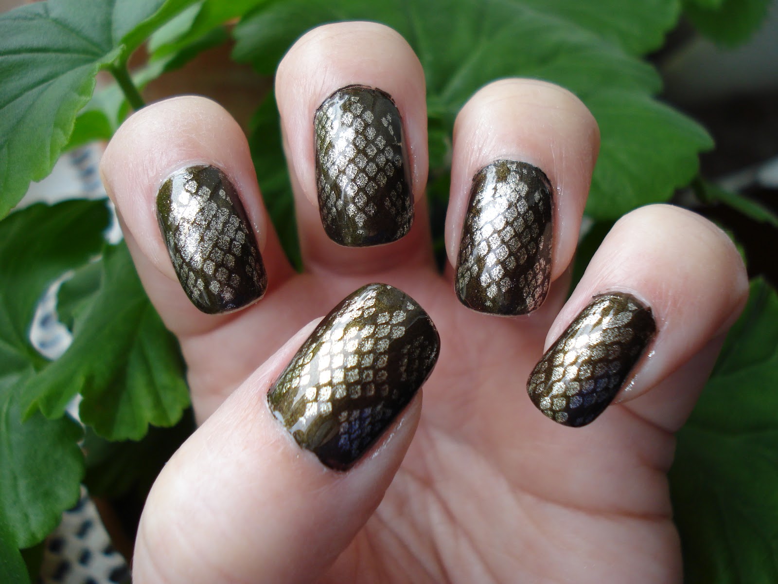 snake print nail design