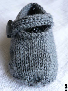 knitted seamless baby booties