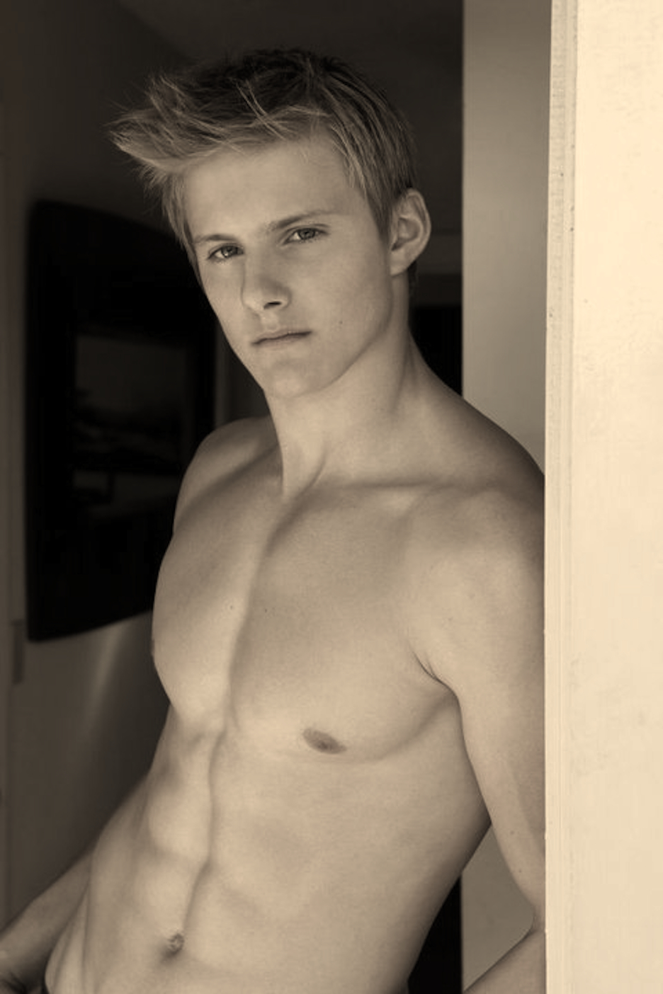 alexander ludwig, gato, delicia, amo, hunger games, hot, jogos vorazes