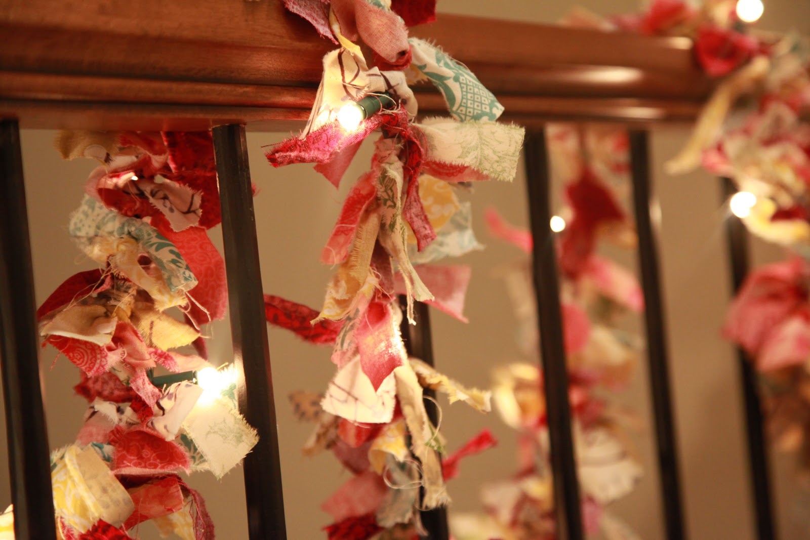 vintage pretty {DIY} Christmas Fabric Garland