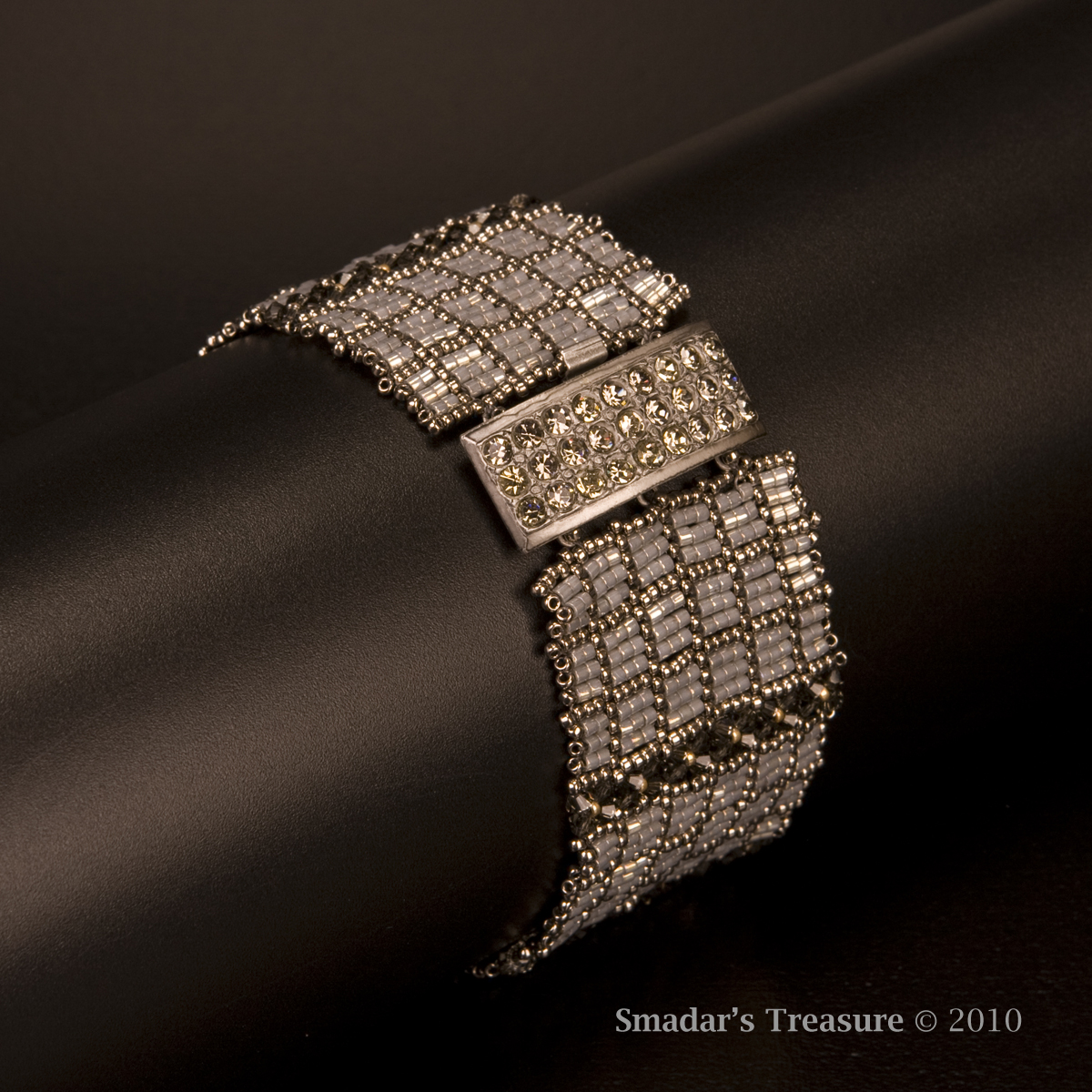 Smadar's Treasure Urban Night Bracelet in Beadwork Magazine