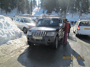 The Taxi vans from Tangmarg to Gulmarg.