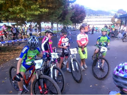 Suzu Yoga Sv Blau Gelb Goldbeck Pages Directory