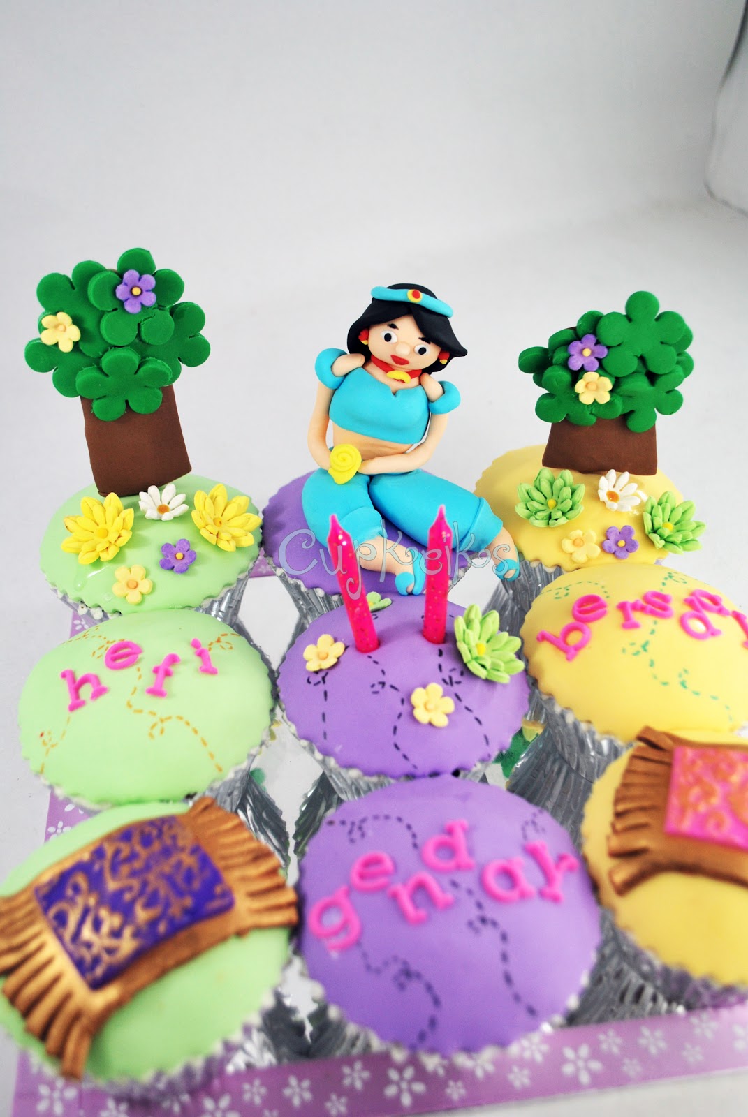 Princess Jasmine cupcakes set