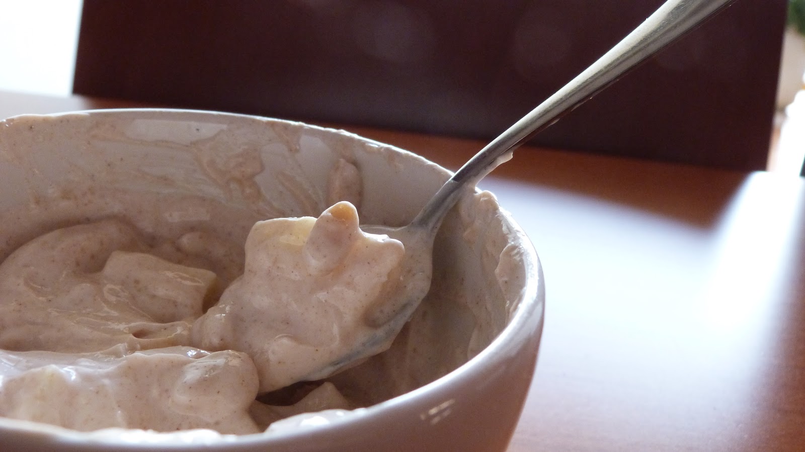 Pasto sostitutivo? Basta barrette! Yogurt greco con mele, cannella e pinoli da Il rifugio di Zia