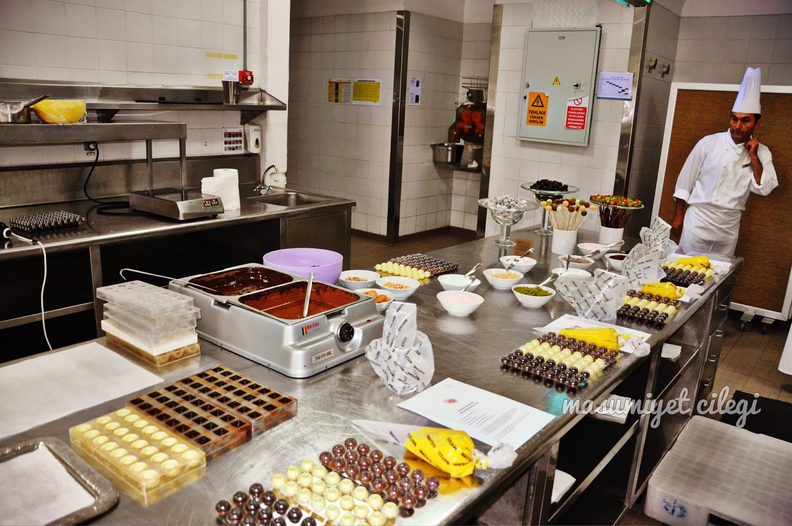 Masumiyet Çileği Çırağan Palace Kempinski ile Çikolata Masumiyet Çileği Çırağan Palace Kempinski ile Çikolata