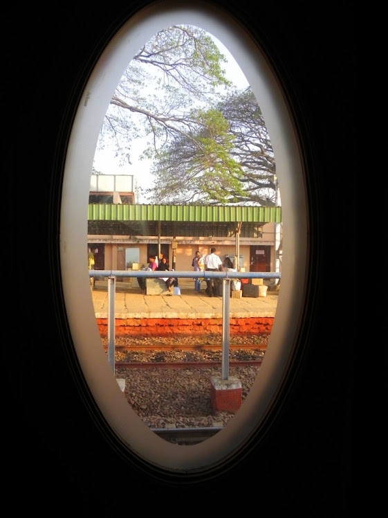 INDIA / Karnataka State / A train terminal / @JDumas
