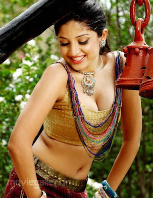 Poonam-Kaur-Hot-Actress-Wallpapers