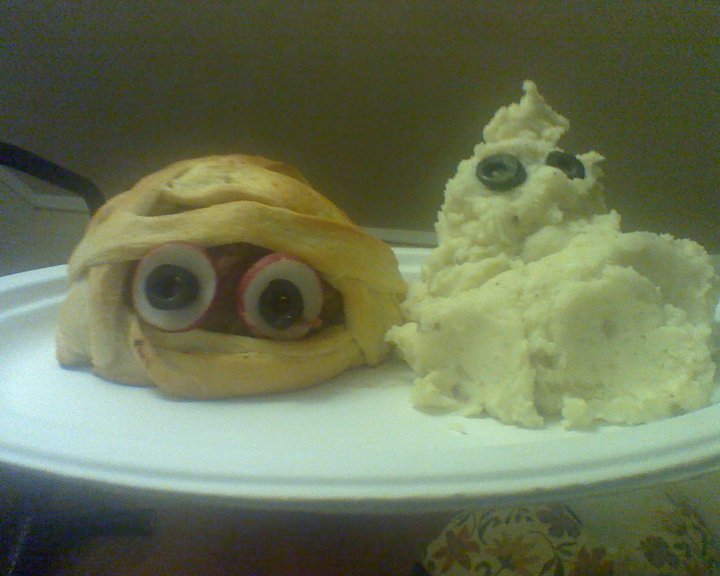 What's cooking in Lindsay's Kitchen? Mummy Meatloaf and Ghost Mashed