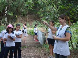 Mirian medindo a temperatura ambiente