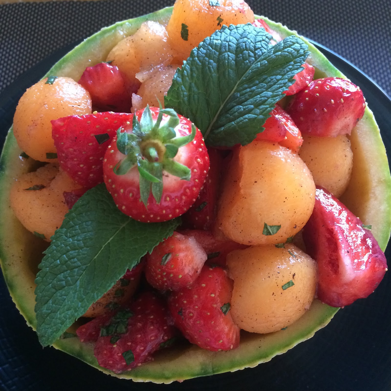 Mes petites créations culinaires Salade de melon, fraises et parfumée