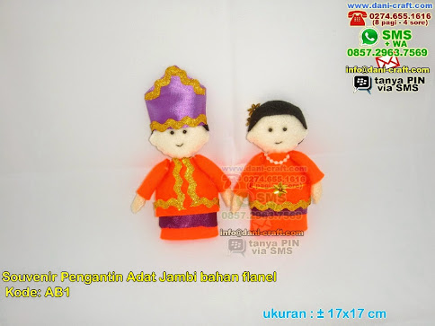 boneka pengantin adat jambi