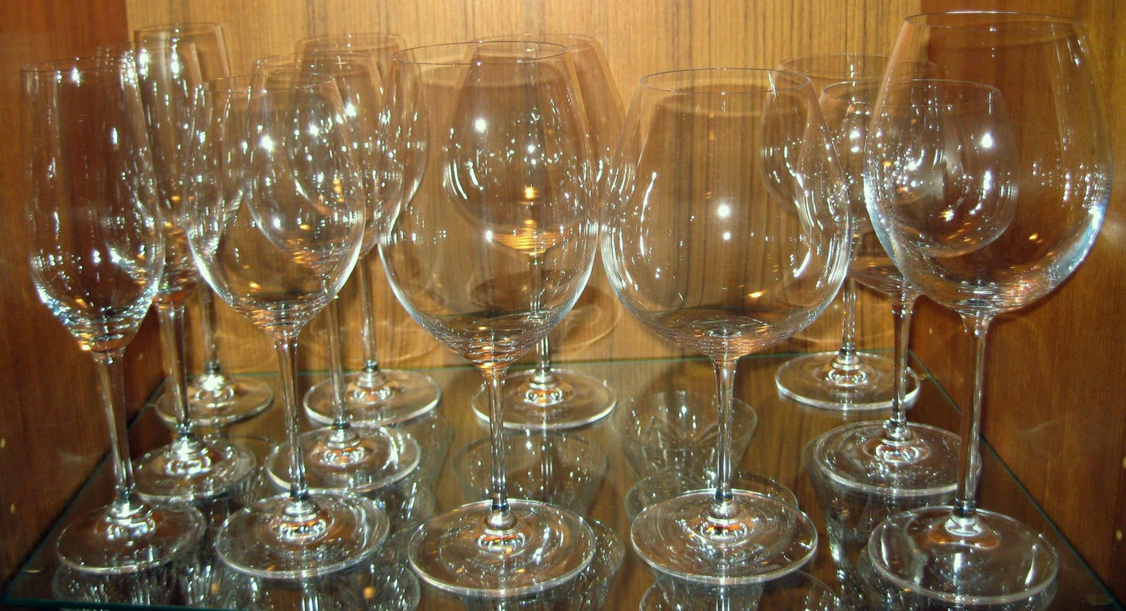 http://1.bp.blogspot.com/-bkTnvsX4hBQ/TrNyBlAAz5I/AAAAAAAAAV8/58kyCGlnM5c/s1600/Wine+Glasses.JPG