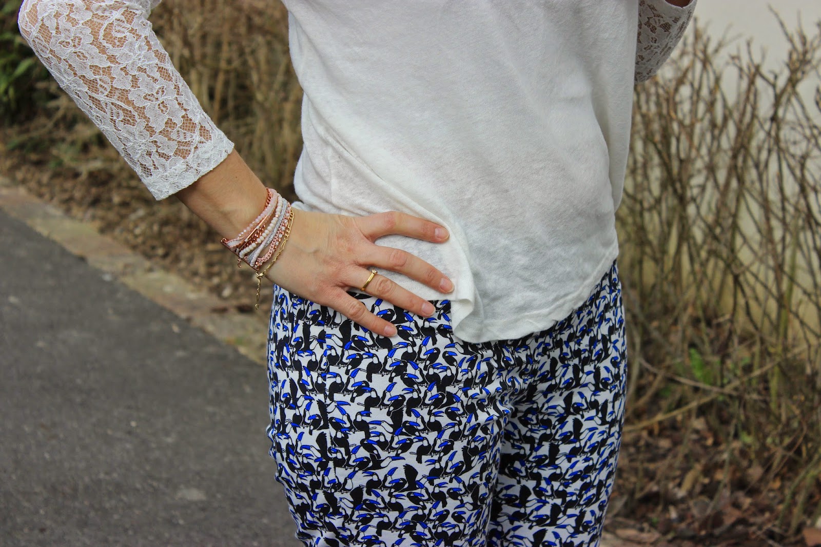 pantalon pélican naf naf, top suncoo, perfecto zara