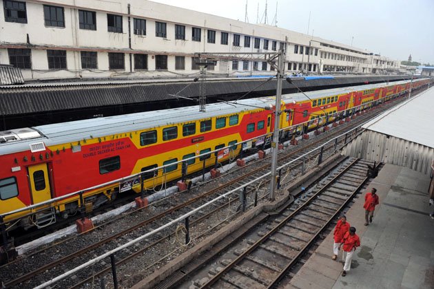 Greatest & Latest News: Chennai to Bangalore - Double Decker AC Train