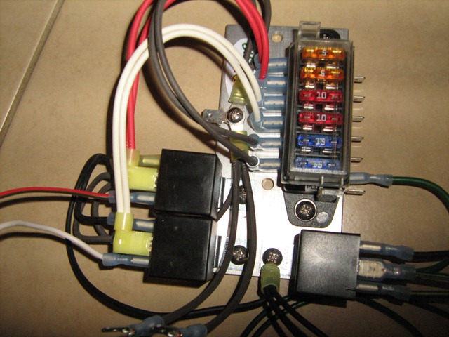 Diary of an MGB: Let there be light - Fuses and Relays 1975 mgb fuse box 