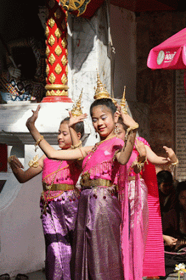 Thai girls dancing