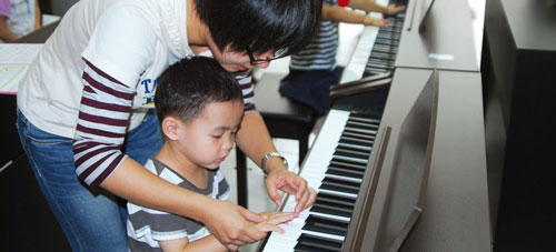 Tư vấn mua đàn piano điện cho bé